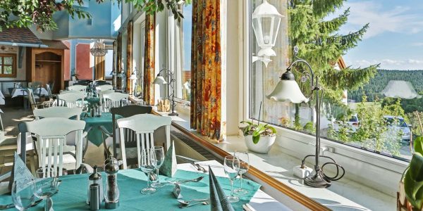 Restaurant-Dorfplatz-4-Sterne-Wellnesshotel-Schwarzwald-Hotel-Albblick-Custom
