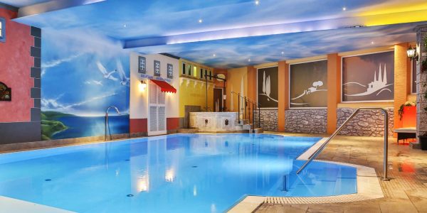 Schwimmbad-4-Sterne-Wellnesshotel-Schwarzwald-Hotel-Albblick-Custom